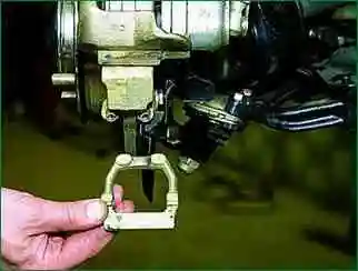 Замена колодок передних колес Niva Chevrolet Замена колодок передних колес Niva Chevrolet