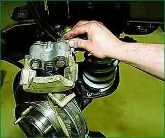 Замена колодок передних колес Niva Chevrolet Замена колодок передних колес Niva Chevrolet