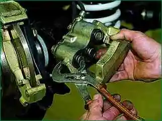 Замена колодок передних колес Niva Chevrolet Замена колодок передних колес Niva Chevrolet