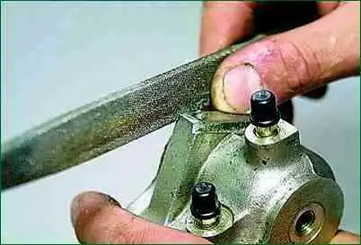 Заміна робочих циліндрів переднього гальма Niva Chevrolet