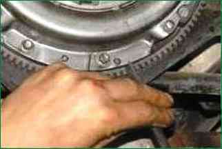 Removing and installing clutch discs VAZ-2123