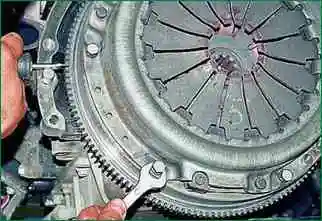 Снятие и установка дисков сцепления ВАЗ-2123