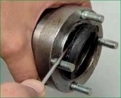 Зняття ШРУСу з валу приводу ведучого мосту Нива Шевролет