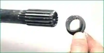 Removing and installing Niva Chevrolet intermediate shaft