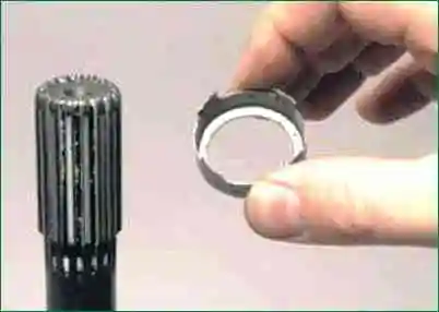 Removing and installing Niva Chevrolet intermediate shaft