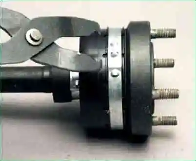 Removing and installing Niva Chevrolet intermediate shaft