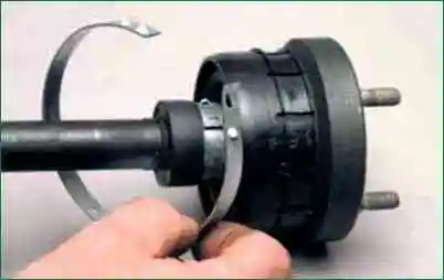 Removing and installing Niva Chevrolet intermediate shaft