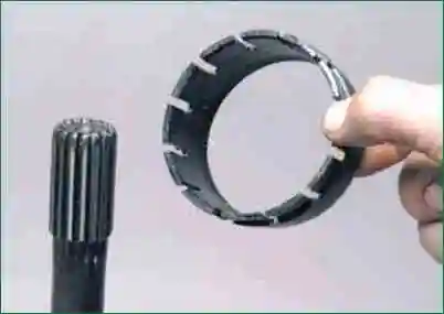 Removing and installing Niva Chevrolet intermediate shaft