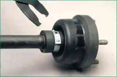 Removing and installing Niva Chevrolet intermediate shaft