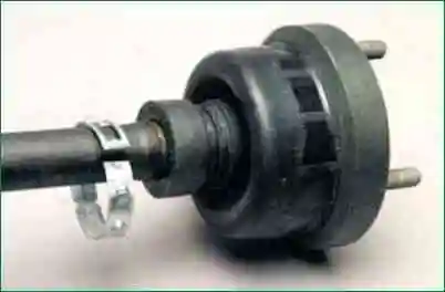 Removing and installing Niva Chevrolet intermediate shaft