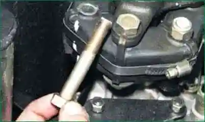 Removing and installing Niva Chevrolet intermediate shaft