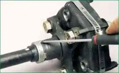 Removing and installing Niva Chevrolet intermediate shaft