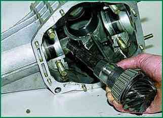 How to disassemble and assemble the front axle gearbox VAZ-2123