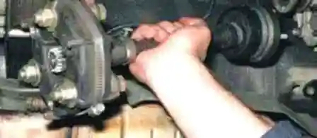 Removing and installing Niva Chevrolet intermediate shaft