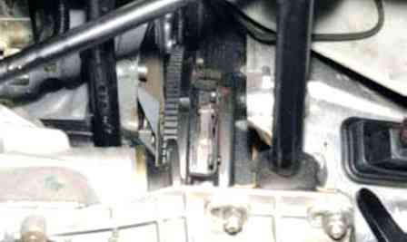 Getriebe VAZ-2123 aus- und einbauen