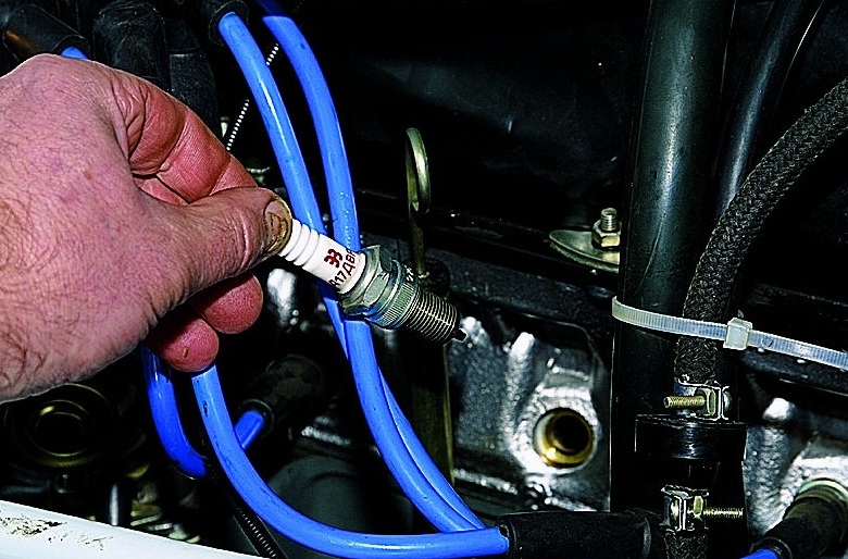 Как проверить компрессию в цилиндрах двигателя автомобиля Нива Шевроле