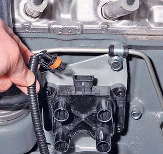 Как проверить компрессию в цилиндрах двигателя автомобиля Нива Шевроле