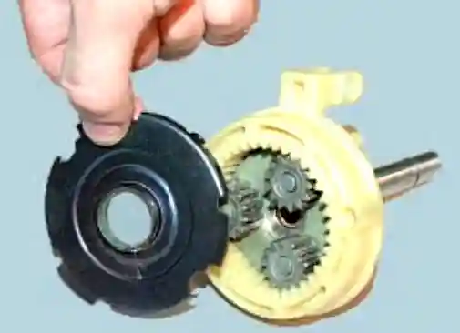 Снятие и ремонт стартера AZE 2517