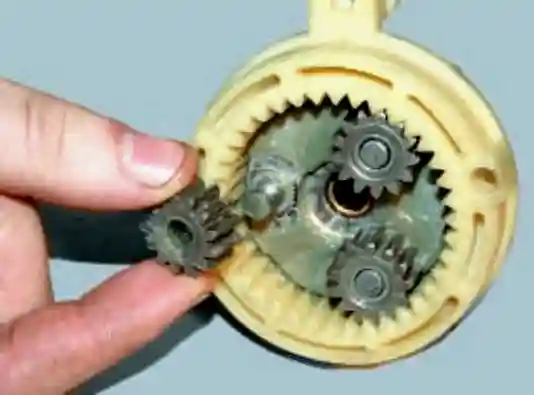 Снятие и ремонт стартера AZE 2517