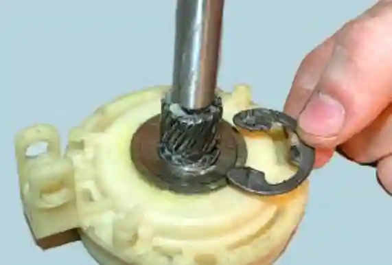 Снятие и ремонт стартера AZE 2517