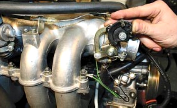 ZMZ-409 cylinder head gasket replacement