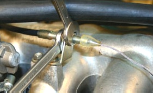 ZMZ-409 cylinder head gasket replacement