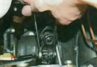 Снятие и установка элементов гидравлической системы рулевого управления автомобиля УАЗ Патриот