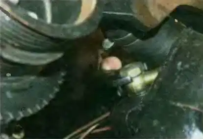 Снятие и установка элементов гидравлической системы рулевого управления автомобиля УАЗ Патриот