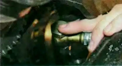 Снятие и установка элементов гидравлической системы рулевого управления автомобиля УАЗ Патриот