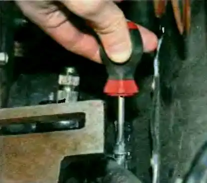 Снятие и установка элементов гидравлической системы рулевого управления автомобиля УАЗ Патриот