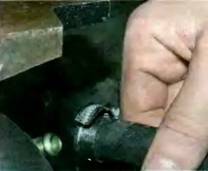 Снятие и установка элементов гидравлической системы рулевого управления автомобиля УАЗ Патриот