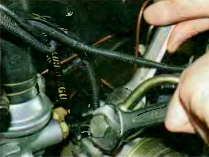 Снятие и установка элементов гидравлической системы рулевого управления автомобиля УАЗ Патриот