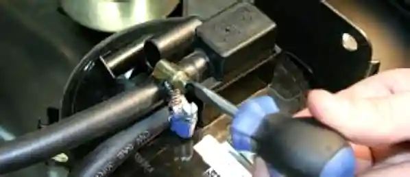 Снятие и установка адсорбера и клапана продувки