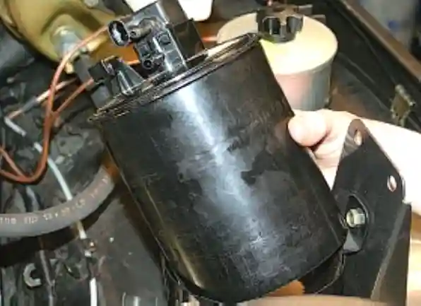 Снятие и установка адсорбера и клапана продувки