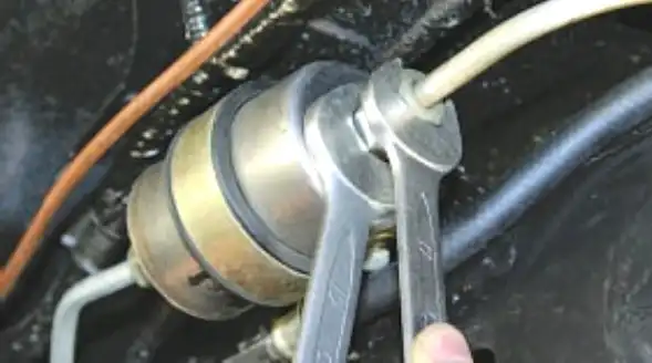 Замена топливного фильтра УАЗ Патриот