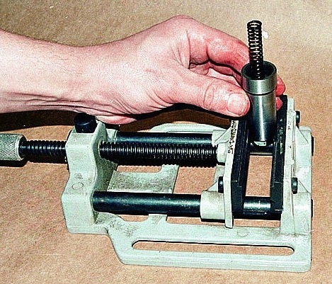 ZMZ-409 гидравликалық шынжыр кергіштерін алу және орнату