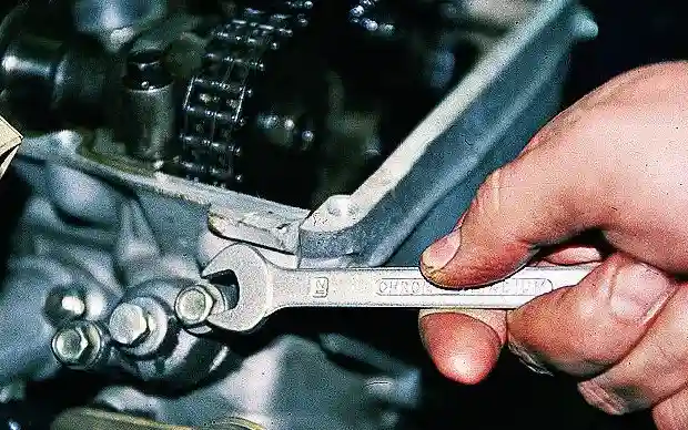 Снятие и установка гидравлических натяжителей цепей ЗМЗ-409