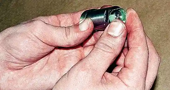 Снятие и установка гидравлических натяжителей цепей ЗМЗ-409