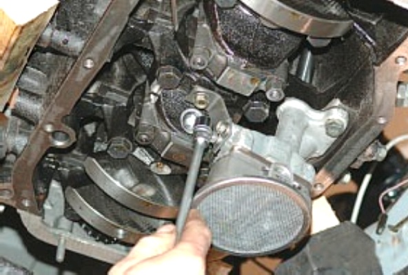 Reparatur und Einbau der Ölpumpe ZMZ-409