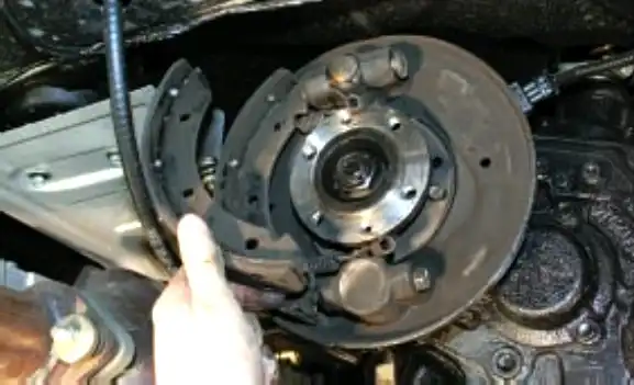 Снятие и установка элементов стояночного тормоза УАЗ Патриот