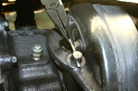 Снятие и установка элементов стояночного тормоза УАЗ Патриот