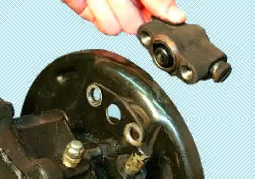 Снятие и установка элементов стояночного тормоза УАЗ Патриот