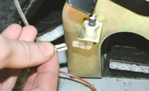 Снятие и установка элементов стояночного тормоза УАЗ Патриот