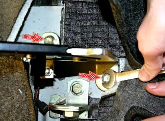 Снятие и установка элементов стояночного тормоза УАЗ Патриот