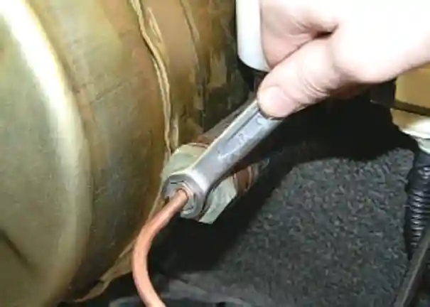 Замена главного цилиндра привода выключения сцепления УАЗ Патриот