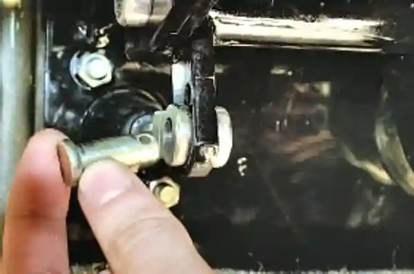 Замена главного цилиндра привода выключения сцепления УАЗ Патриот