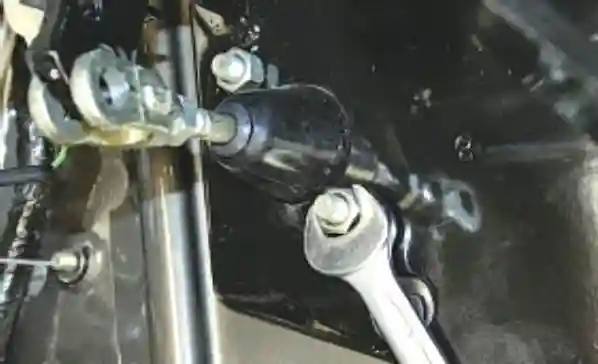 Замена главного цилиндра привода выключения сцепления УАЗ Патриот