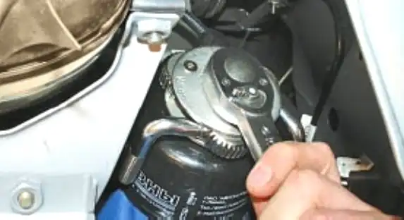 Замена масла в двигателе и масляного фильтра Лада Приора