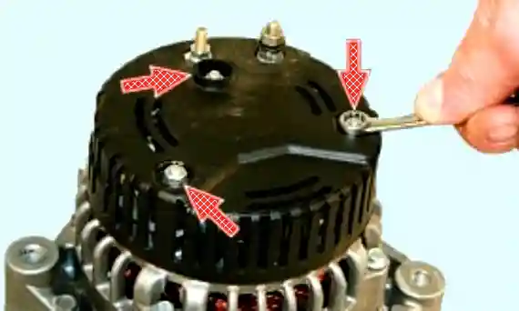 Снятие и установка генератора, проверка щеток и регулятора напряжения Лада Приора