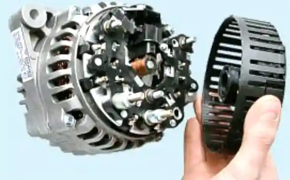 Снятие и установка генератора, проверка щеток и регулятора напряжения Лада Приора